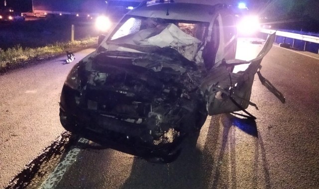 Ticari araç vince çarptı: 1’i ağır 3 kişi yaralandı