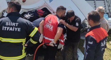 Tır şarampole yuvarlandı: 1 ölü, 1 yaralı