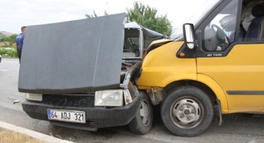 Transit ile otomobil çarpıştı: 1 ağır yaralı
