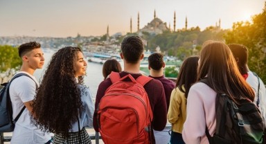 Türkiye genç nüfusuyla Avrupa'da fark yaratıyor