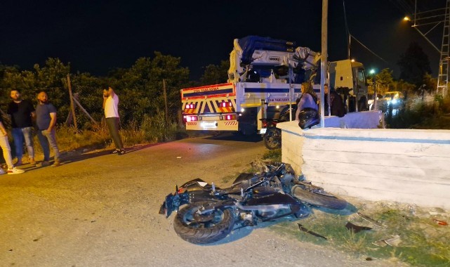 Vinçle çarpışan motosikletin sürücüsü hayatını kaybetti