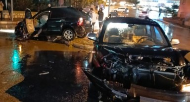 Yağışlı hava kazalara neden oldu: 6 yaralı