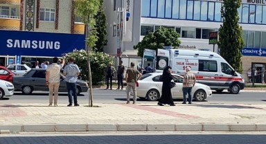 Yolun karşısına geçmek isteyen yayaya araç çarptı