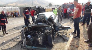 2 kişinin öldüğü 35 kişinin yaralandığı kaza anı kamerada