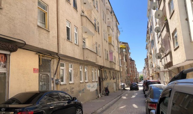 3’üncü kattan düşen çocuk yaralandı