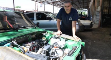 Adana’da sıcağa dayanamayan vatandaşlar araçlarına ev tipi klima taktırıyor