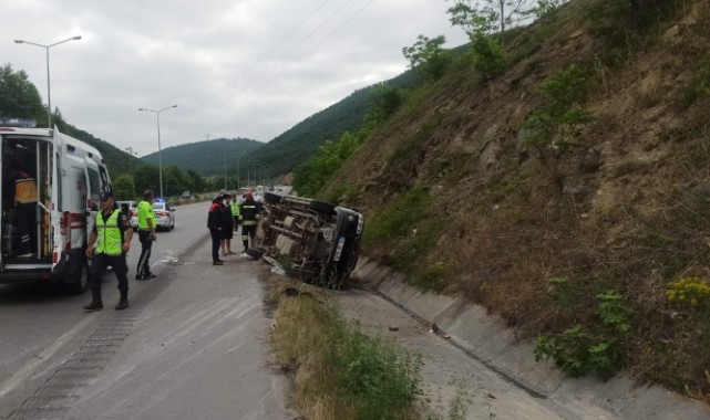Bayram ziyaretine giden aile kaza yaptı: 1'i ağır 8 yaralı