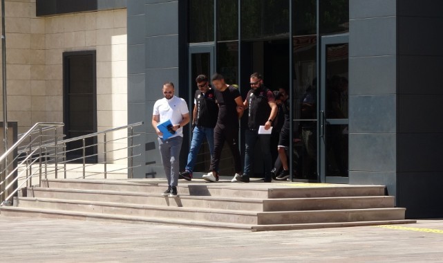 Cinnet geçiren damat dehşet saçtı: 1 ölü, 4 yaralı