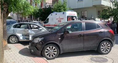 Cip ile otomobil çarpıştı: 2 yaralı