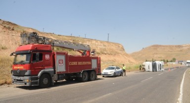 Cizre’de benzin yüklü tır devrildi: 1 yaralı