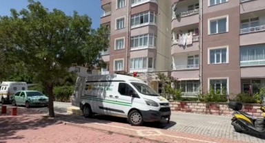 Genç kadın apartman bahçesinde ölü bulundu