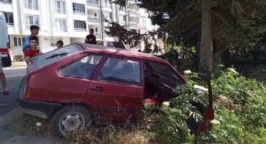 Hafif ticari araç otomobile çarptı: 1 yaralı