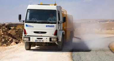 Harran’da yollar asfalt ile buluşmaya devam ediyor