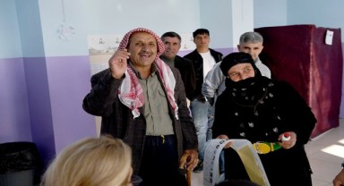 Hilvan'da oy verme işlemi başladı