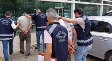 İki göçmen kaçakçısı polis tarafından yakalandı