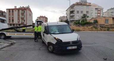 İki hafif ticari araç çarpıştı: 10 yaralı