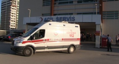 İki otomobil kafa kafaya çarpıştı: 3'ü ağır 6 yaralı