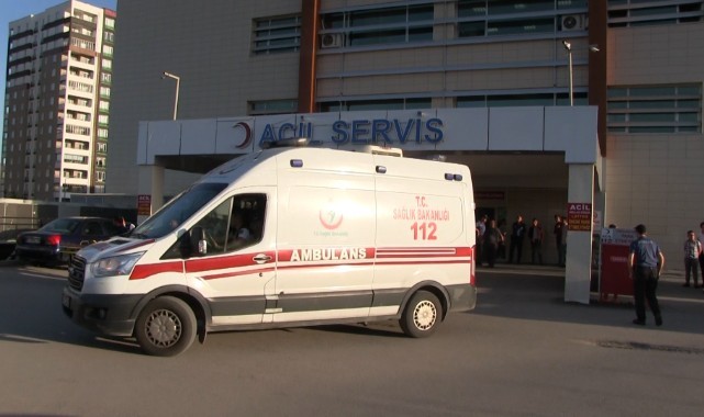İki otomobil kafa kafaya çarpıştı: 3'ü ağır 6 yaralı