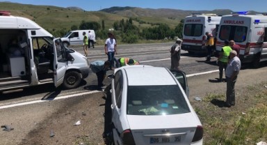 İmranlı'da otomobil yoldan çıktı: 3 yaralı