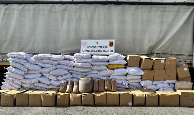 Jandarmanın operasyonunda 6 ton 750 kilo kaçak tütün ele geçirildi