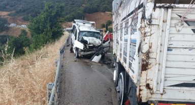 Kamyon ile hafif ticari araç çarpıştı: 1’i ağır 5 yaralı
