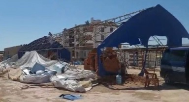 Komşu ilde şiddetli rüzgar yemekhanenin çatısını uçurdu