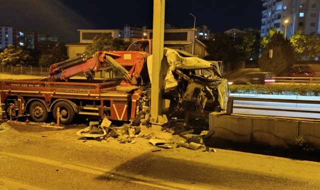Kontrolden çıkan vinç bariyerlere çarptı: 2 yaralı