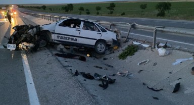 Konya'da otomobil bariyerlere çarptı: 2 yaralı