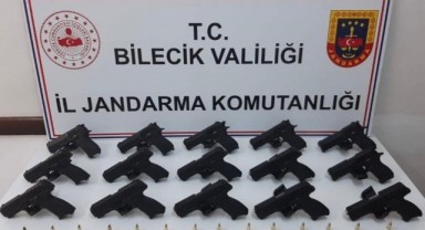 Otomobil içerisinden 15 adet ruhsatsız tabanca ele geçirildi