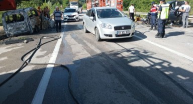 Otomobil ile hafif ticari araç çarpıştı: 4 ölü, 2 yaralı
