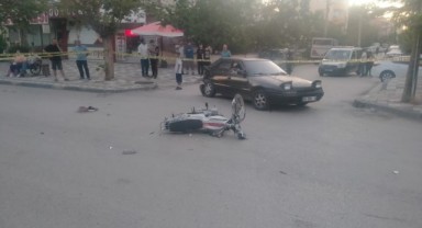 Otomobil ile motosiklet çarpıştı: 2 ağır yaralı