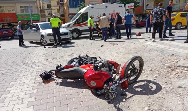 Otomobil ile motosiklet çarpıştı! sürücü yaralandı