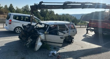 Otomobil şarampole girip ağaçlara çarptı: 4 yaralı