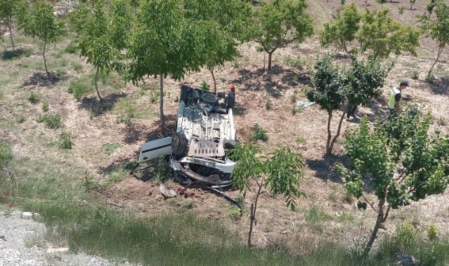 Otomobil şarampole uçtu: 3 kişi yaralandı
