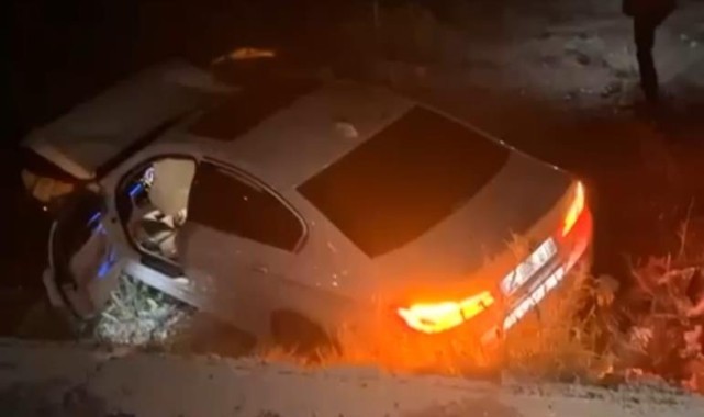 Otomobil sürüye çarptı: 18 koyun telef oldu