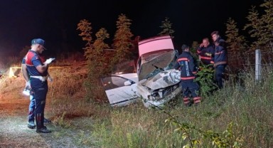 Otomobil taklalar atarak hurdaya döndü: 1 ölü, 1 yaralı