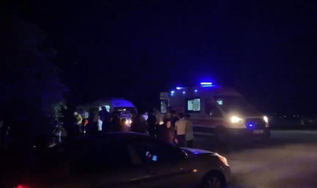 Otomobil tarlaya uçarak ters döndü: 6 yaralı