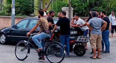 Otomobiller çarpıştı, aracın altında kalan yaya öldü