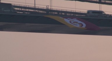 Şampiyon Galatasaray’ın bayrağı İstanbul Boğazı’nda dalgalandı