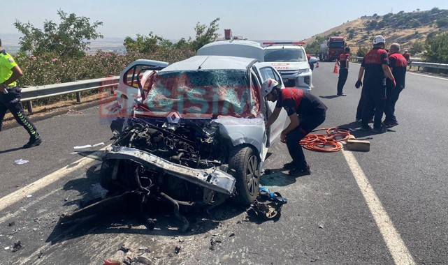 Şanlıurfa'da sıkışmalı trafik kazası!