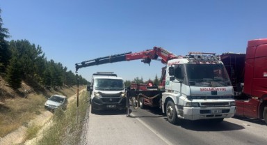 Şarampole devrilen otomobilde 3 kişi yaralandı