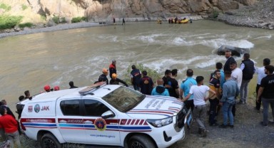 Seyir tepesinden atlayan genç kızın cesedi bulundu