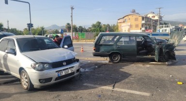 Sinyalizasyon sisteminin çalışmadığı kavşakta kaza: 4 yaralı