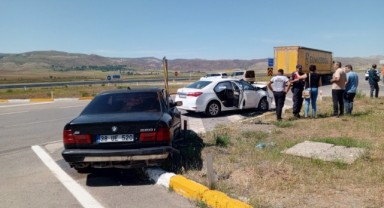 Sivas’ta otomobiller çarpıştı: 4 yaralı