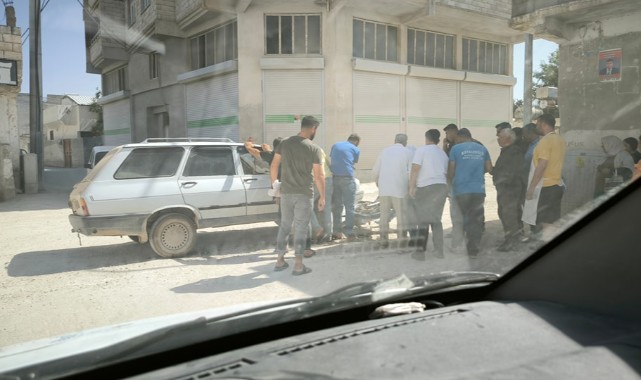 Suruç'ta motosiklet otomobilin altına girdi!