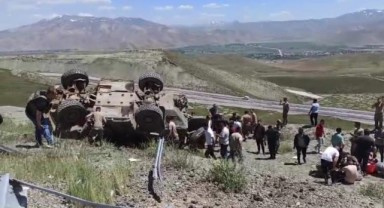Van’da askeri araç devrildi: 3 asker yaralı