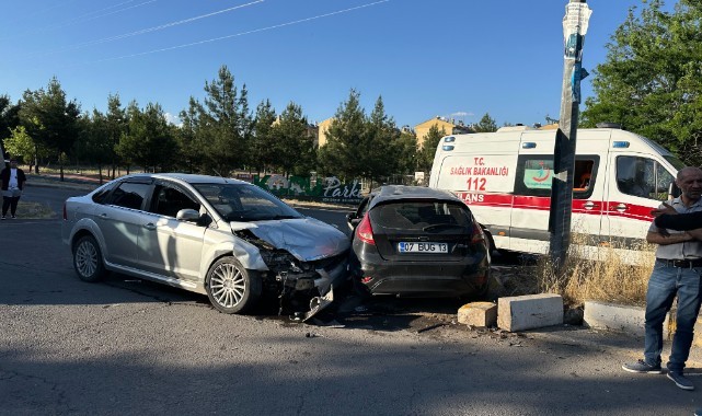Yenişehir'de iki otomobil çarpıştı: 2’si çocuk 7 yaralı