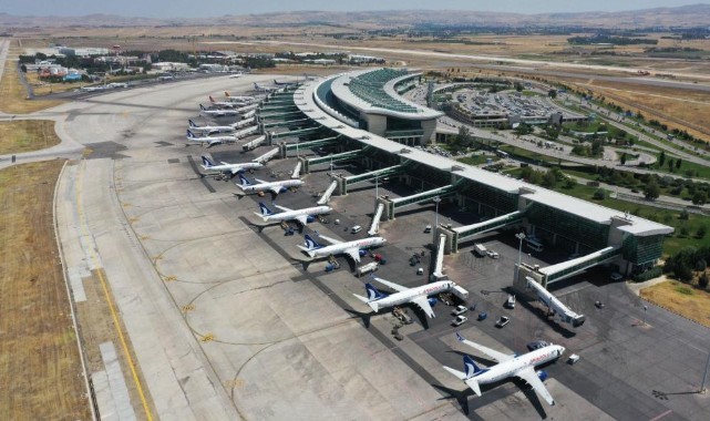 Altı ayda hava yolu ile seyahat eden yolcu sayısı 104 milyonu geçti