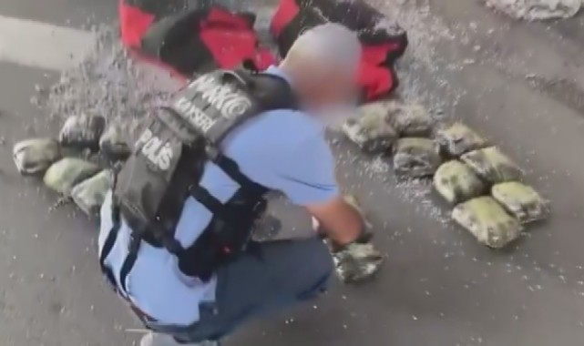 Aracın gizli bölmesinden 10 kilo uyuşturucu çıktı