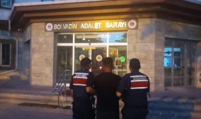 Aranan şahıs yol kontrolünde yakalandı